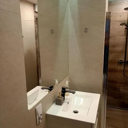 Przytulne - 2 Pokoje,parking,blisko Centrum-6km,tramwaj, Nflix, Park, Spokoj, 弗罗茨瓦夫