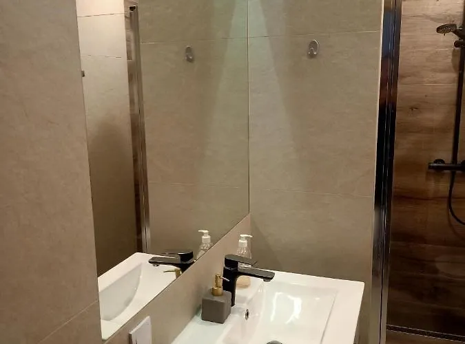 Przytulne - 2 Pokoje,parking,blisko Centrum-6km,tramwaj, Nflix, Park, Spokoj, 弗罗茨瓦夫