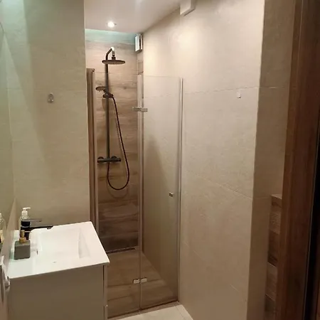 Przytulne - 2 Pokoje,parking,blisko Centrum-6km,tramwaj, Nflix, Park, Spokój, Apartament