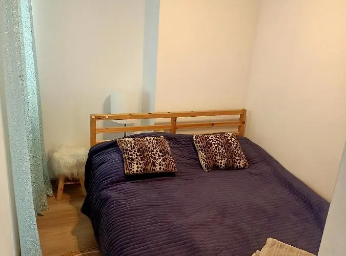 Przytulne - 2 Pokoje,parking,blisko Centrum-6km,tramwaj, Nflix, Park, Spokój, Apartamento