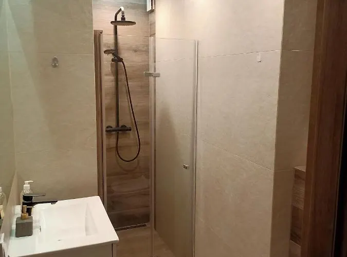 Przytulne - 2 Pokoje,parking,blisko Centrum-6km,tramwaj, Nflix, Park, Spokój, Apartamento